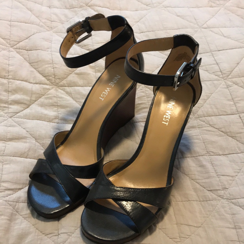 Nine West black wedges